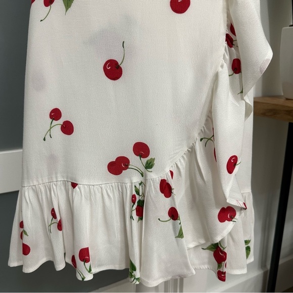 RAILS Koreen Short Sleeve Wrap Dress SZ Medium White Cherry Bloom Date Night EUC - Picture 6 of 10